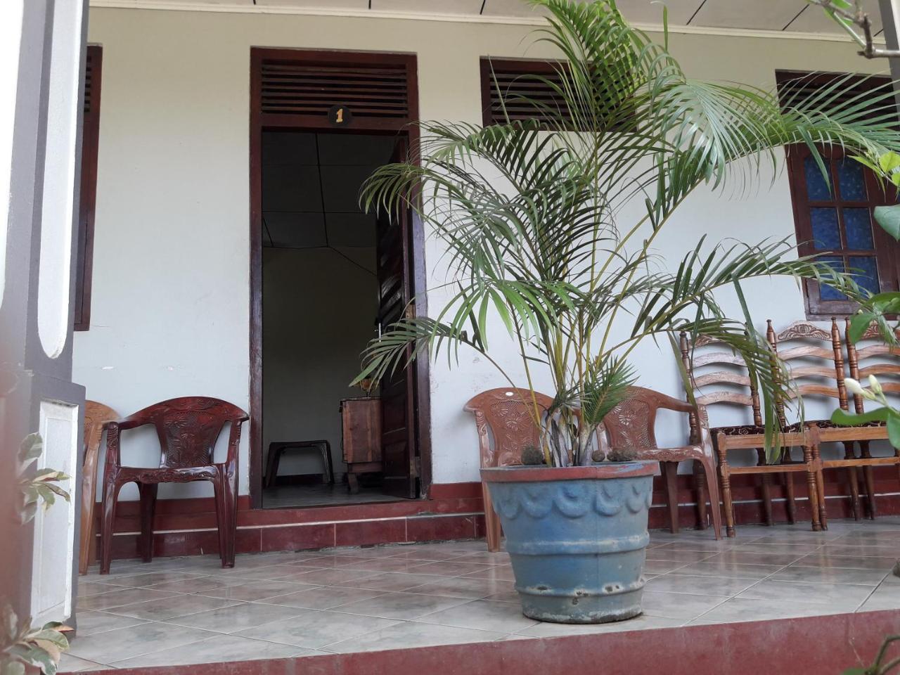 Hansika Guest Inn Buttala Exterior photo